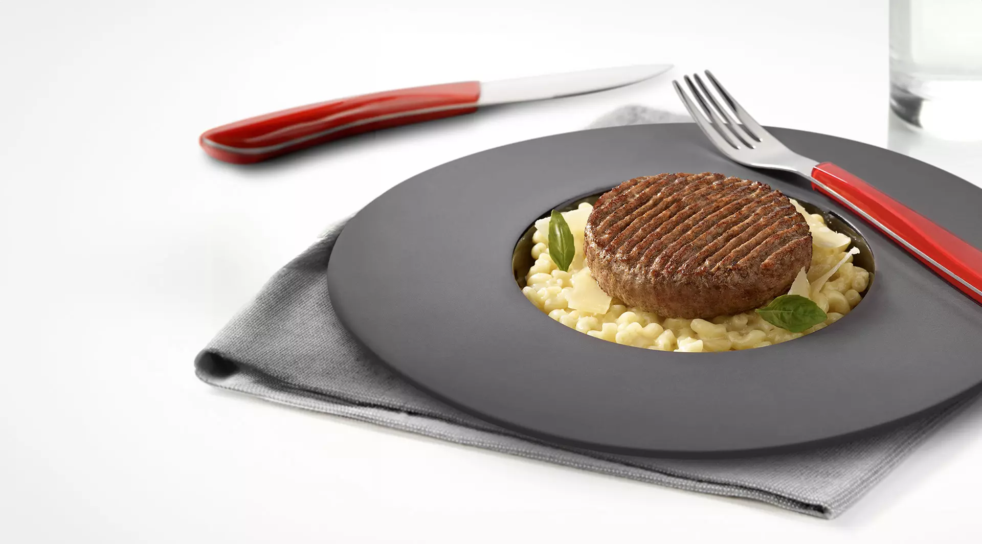 Steak haché sur son lit de boulgour